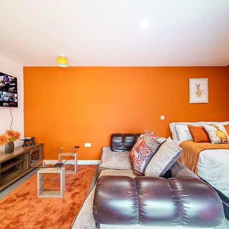 Corner Studio Apartment In Шефилд Экстерьер фото